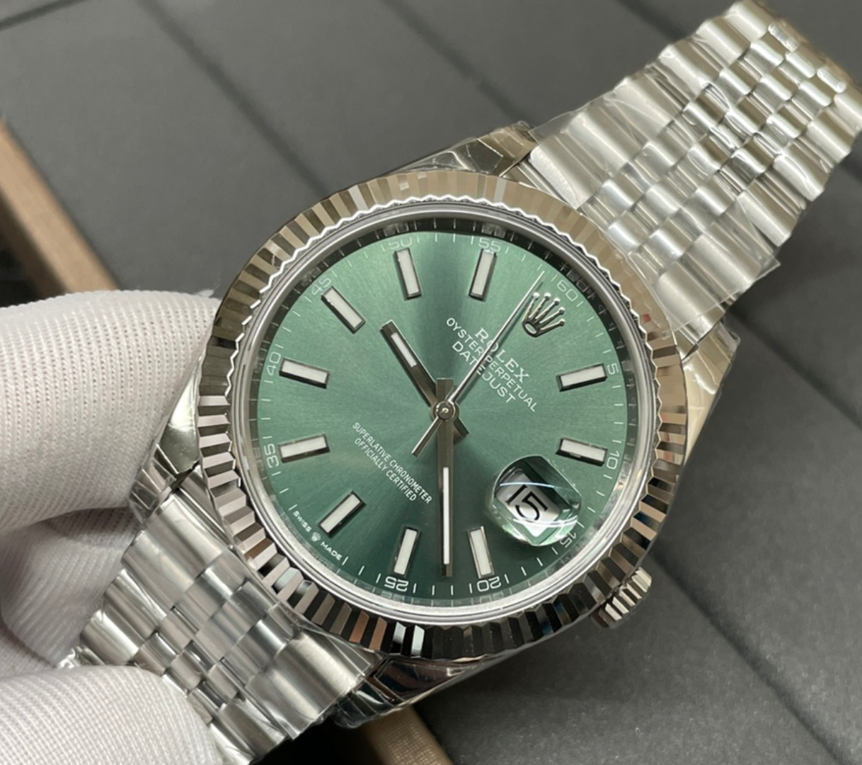 ROLEX DAYJUST 41MM (GREEN DIAL)
