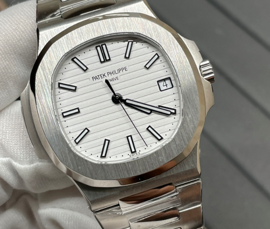 PATEK PHILIPPE 5711 NAUTILUS (WHITE DIAL)