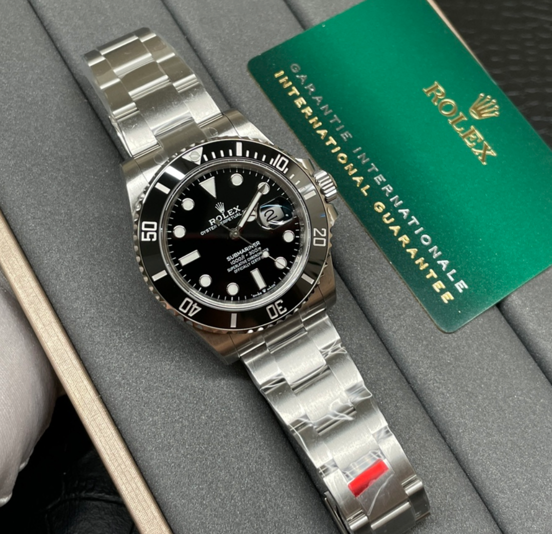 ROLEX SUBMARINER BLACK GHOST
