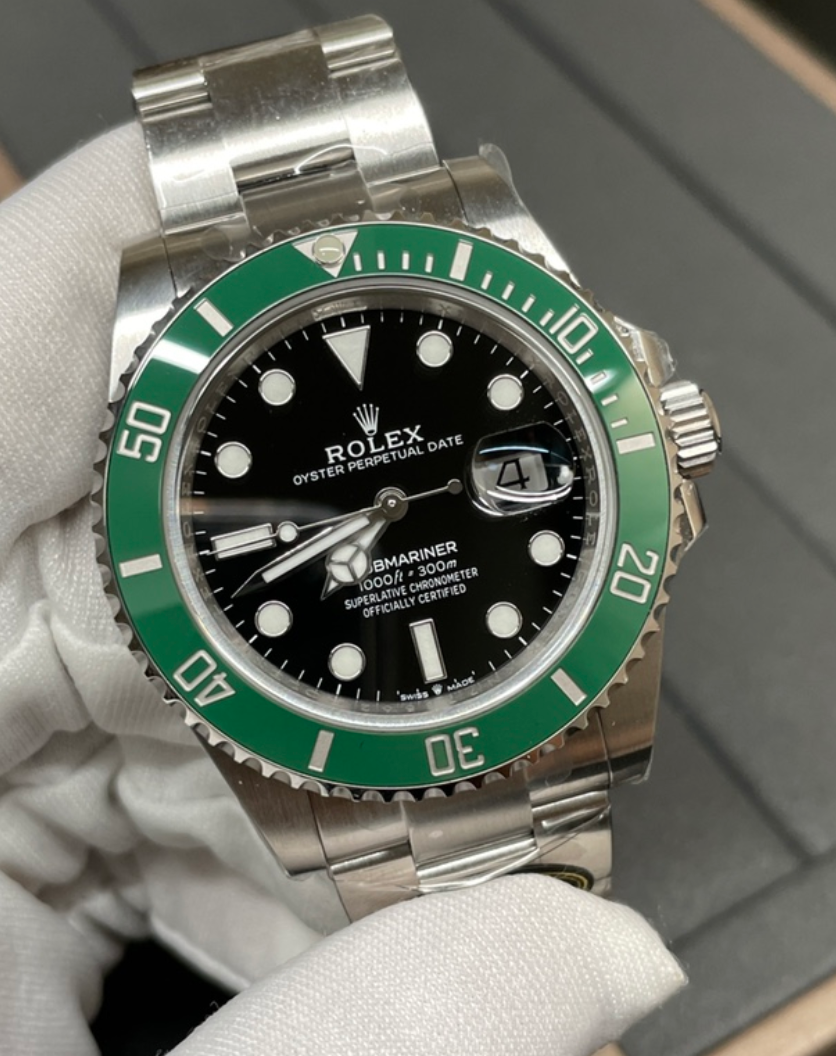Rolex Submariner Date “Kermit” 41 mm (Ref. 126610LV)