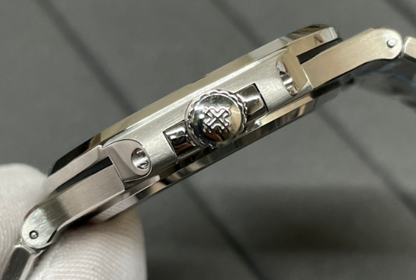 PATEK PHILIPPE NAUTILIUS SERIES 5811
