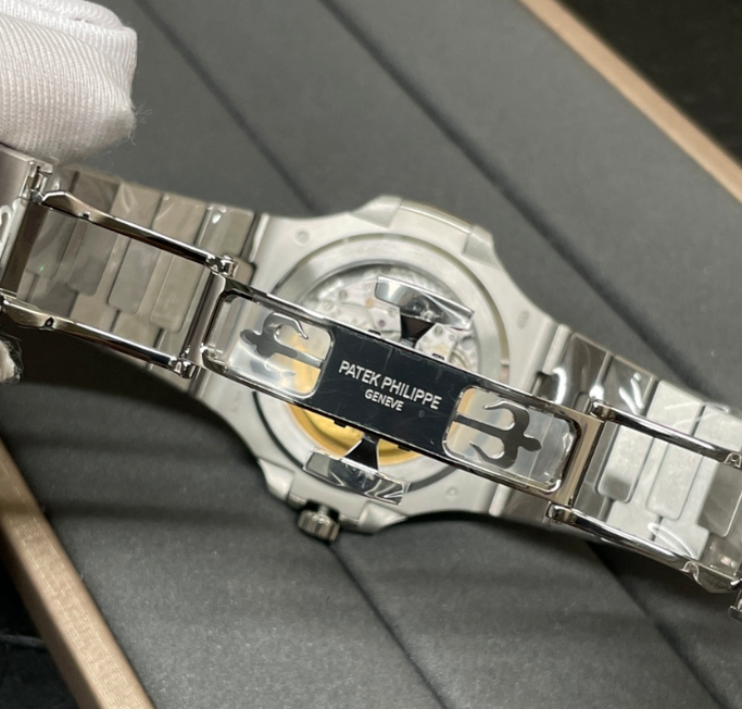 PATEK PHILIPPE NAUTILIUS SERIES 5811