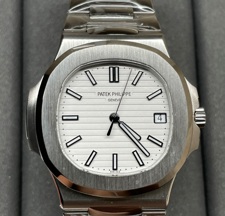 PATEK PHILIPPE 5711 NAUTILUS (WHITE DIAL)