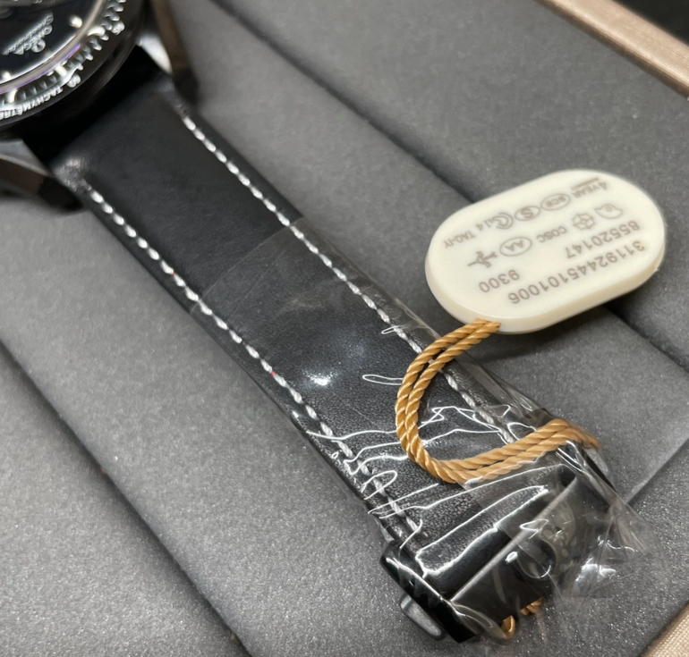 OMEGA SPEEDMASTER. ''DARK SIDE OF THE MOON''